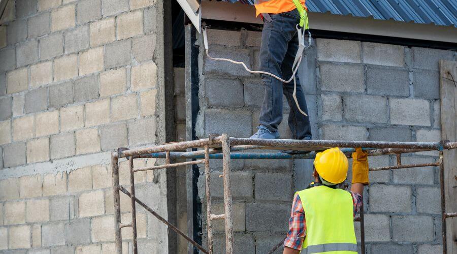 Professional gutter cleaning in Beavercreek, OR
